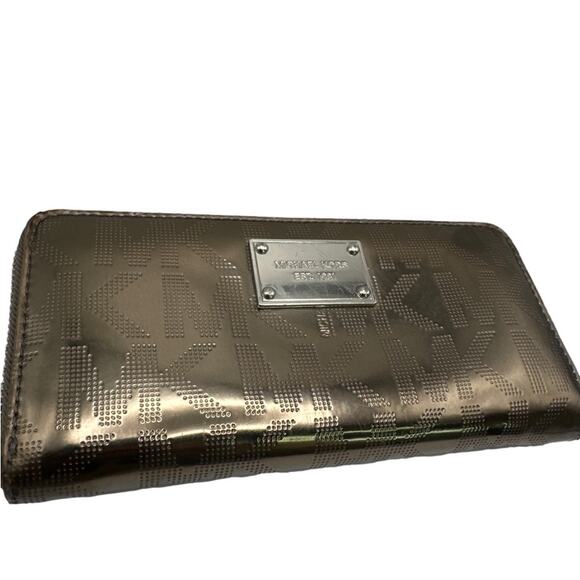MICHAEL KORS Metallic Silver Signature Wallet - Picture 3 of 10